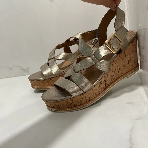Franco Sarto Gold Wedges - Picture 3 of 9